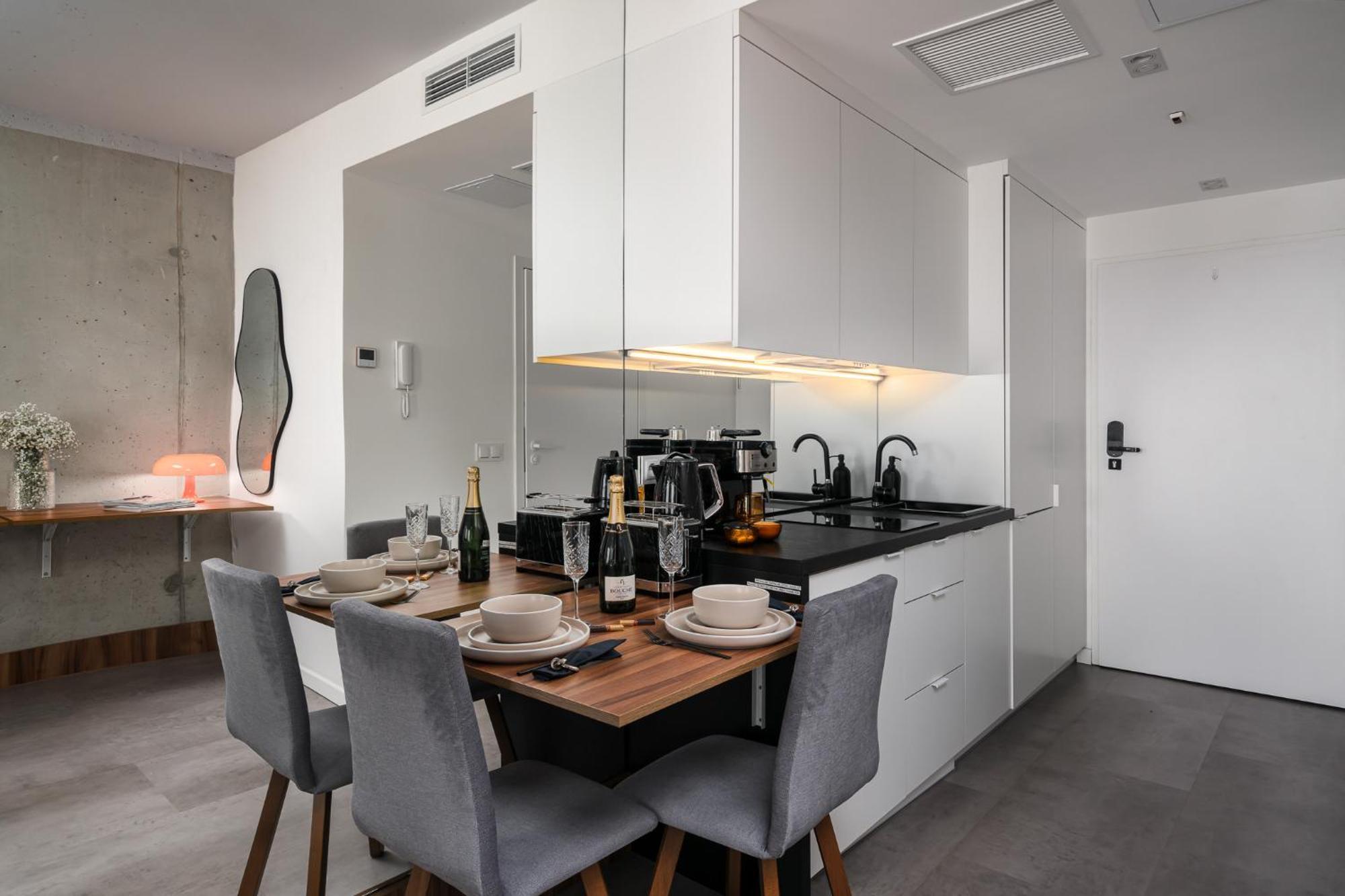 Apartments Wroc'Love By Me &301 Legnicka & Self Check-In 24H & Lift & Air Conditioning วรอตซวาฟ ภายนอก รูปภาพ