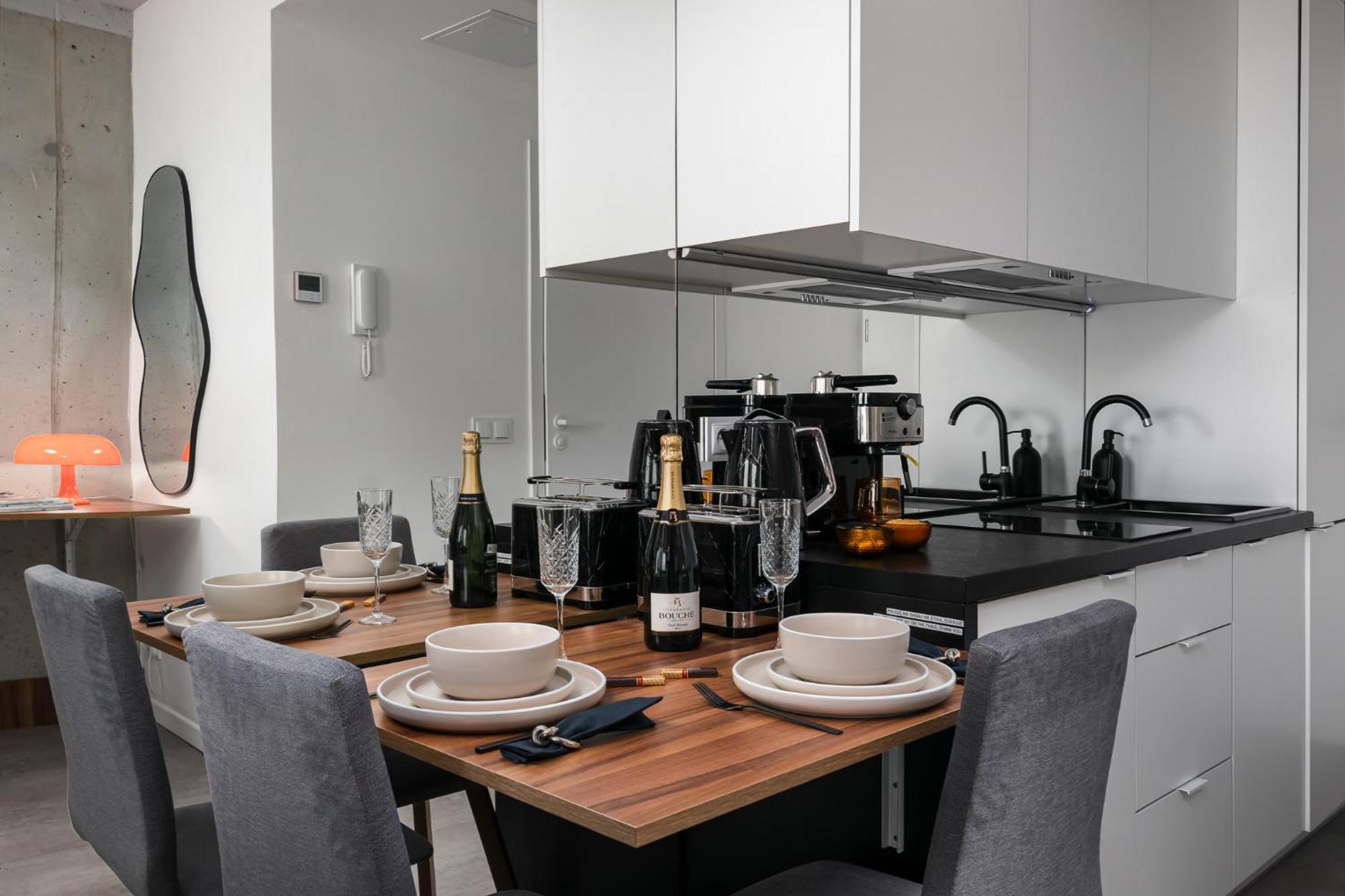 Apartments Wroc'Love By Me &301 Legnicka & Self Check-In 24H & Lift & Air Conditioning วรอตซวาฟ ภายนอก รูปภาพ